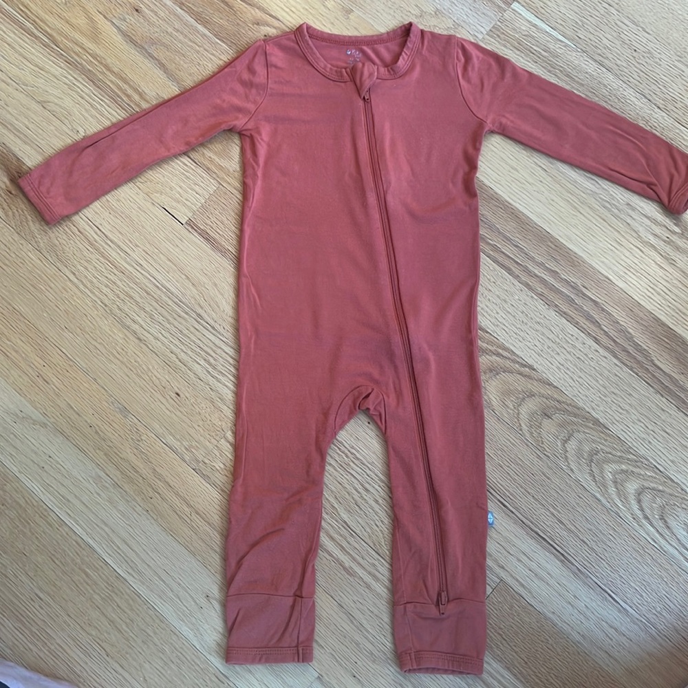 Kyte Baby Zipper Romper Pajamas - Clementine